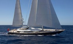 La Luna yacht charter 