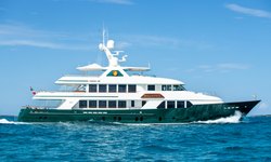 Shadowl yacht charter 