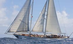 Gloria yacht charter 