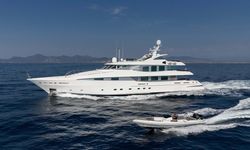 La Tania yacht charter 