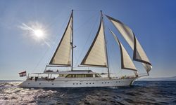 Lady Gita yacht charter 