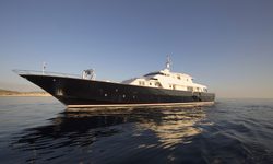 Libra Y yacht charter 
