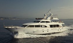 Salute yacht charter 