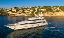 Envy yacht charter 