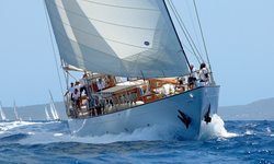 Tiziana yacht charter