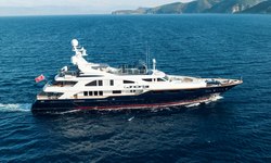 Jo I yacht charter 
