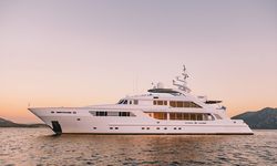 Oasis yacht charter 