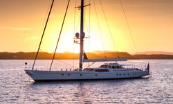 Hyperion yacht charter 