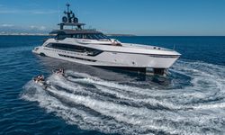Loewe yacht charter 