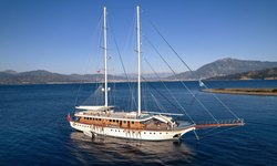 Queen Atlantis yacht charter 