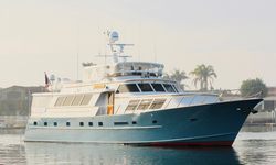 Reflections yacht charter 