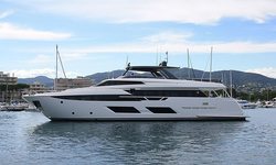 Upstream yacht charter 
