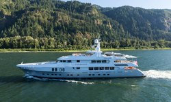 Chasseur yacht charter 