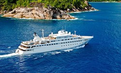 Lauren L yacht charter 