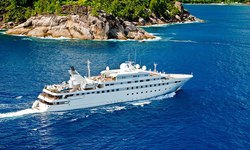 Lauren L yacht charter