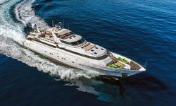 Sunliner X yacht charter 