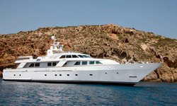 Oktana yacht charter 