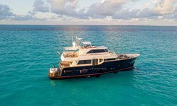 Nomada yacht charter 