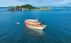 Mischief yacht charter