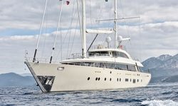 Aresteas yacht charter 