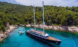 Clase Azul yacht charter 