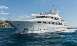 Desamis B yacht charter 