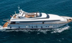 Cada Uno yacht charter 