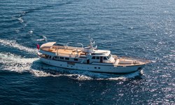 Heavenly Daze yacht charter 