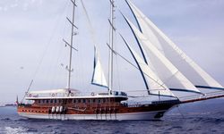 Queen Atlantis yacht charter 