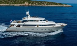 Klobuk yacht charter 