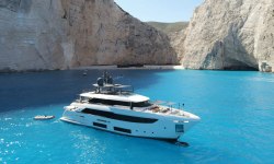 Mac One yacht charter 