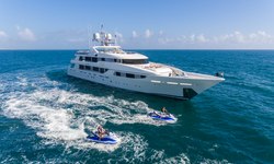 Chasing Daylight yacht charter 