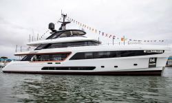 EH2 yacht charter 