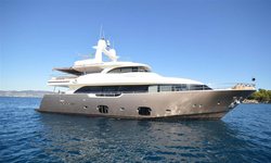 Disparate yacht charter 