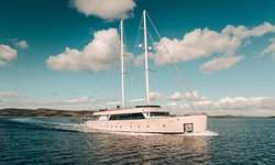 Maxita yacht charter 