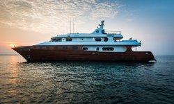 Ashena yacht charter 
