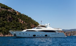 Robusto yacht charter 