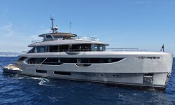Cosmico yacht charter 