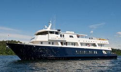 Safari Explorer yacht charter 