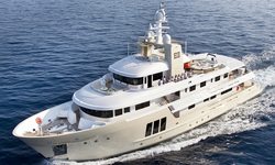 E & E yacht charter 