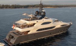 Aero yacht charter 