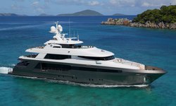 Muchos Mas yacht charter 