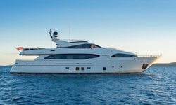 Novela yacht charter 
