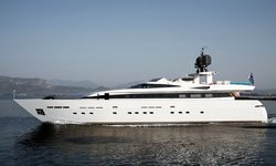 Loana yacht charter 