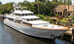 Le Montrachet yacht charter 