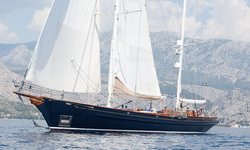 Lauran yacht charter 