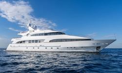 Lady G II yacht charter 