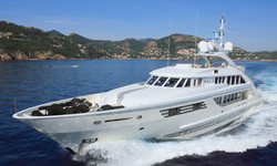Rola yacht charter 