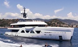 QU2 yacht charter 