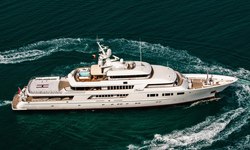 Nomad yacht charter 